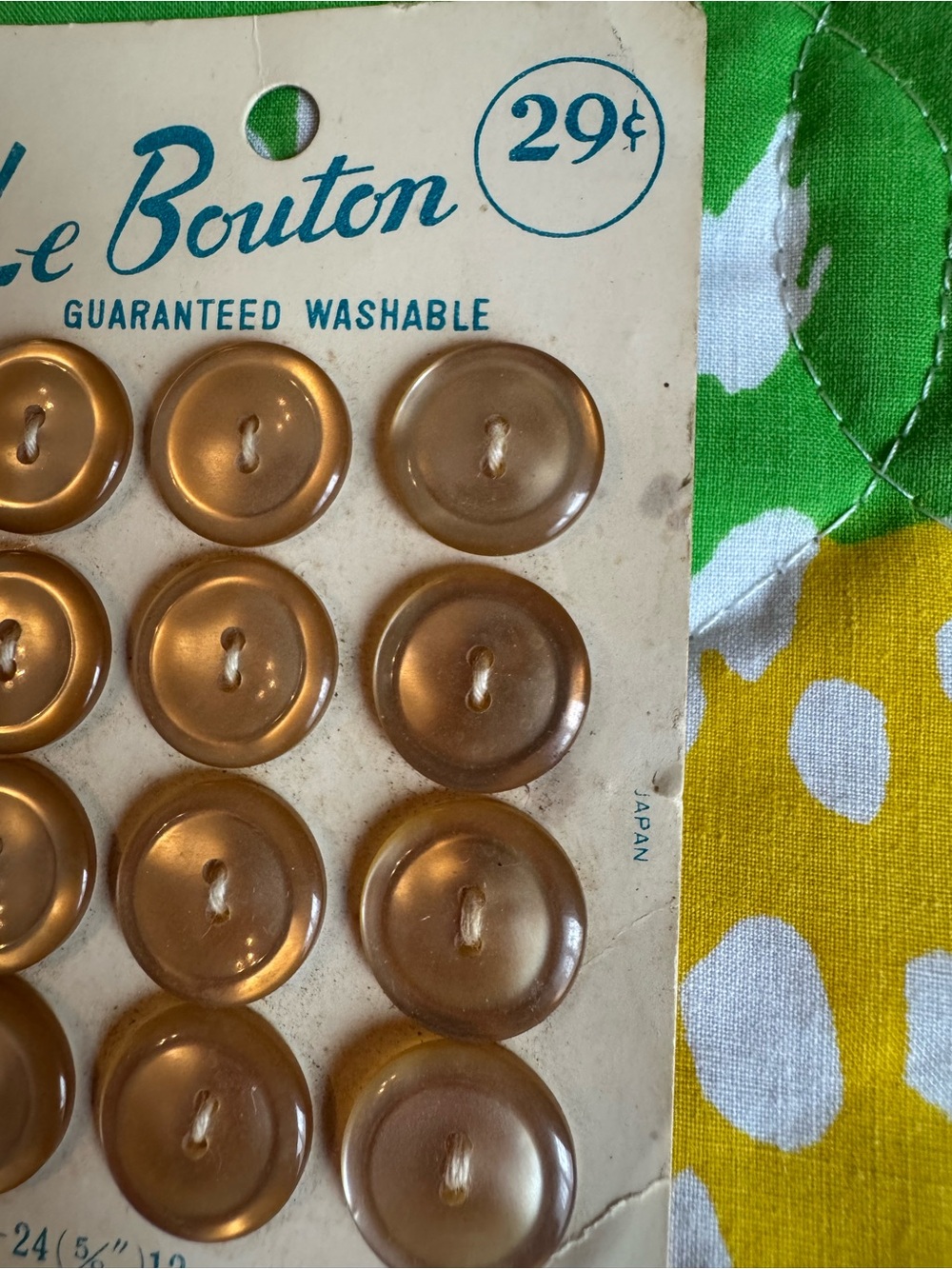 vintage Le Bouton 5/8" beige 2-hole shank buttons - Picture 5 of 8